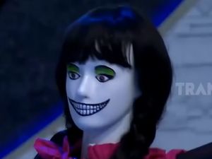 Inilah Wahyu, Pria Viral yang Giring Boneka Seram di Malam Hari