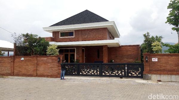 Mewahnya Rumah Komisioner KPU Wahyu Setiawan di Banjarnegara