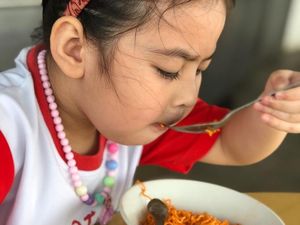 Gemas! Youtuber Cilik Bertubuh Gempal Ini Punya Banyak Momen Makan Gemas! Youtuber Cilik Bertubuh Gempal Ini Punya Banyak Momen Makan