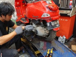 Skuter Kamu Terendam Banjir? Segera Cek 6 Komponen Ini