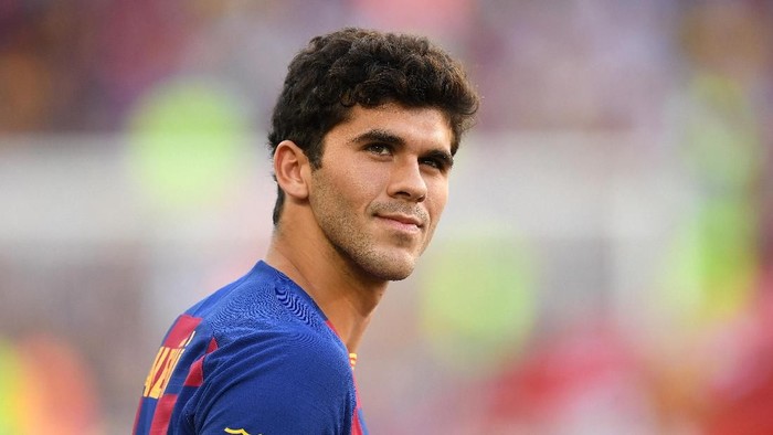 BARCELONA, SPAIN - AUGUST 04: Carles AleÃ±a of FC Barcelona looks on prior to the Joan Gamper trophy friendly match between FC Barcelona and Arsenal at Nou Camp on August 04, 2019 in Barcelona, Spain. (Photo by David Ramos/Getty Images)