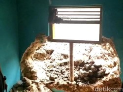 Longsor Terjang Empat Kecamatan di Tasik, Akses Jalan Desa Terputus