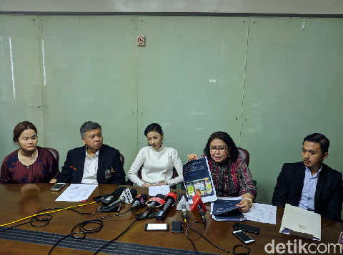Diisukan Jadi Simpanan Pejabat Garuda, Siwi Sidi: Ini Menyakiti Ibu Saya