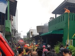 Rumah Terbakar di Setiabudi Jaksel, 10 Unit Mobil Damkar Dikerahkan