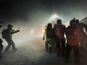 Turis Terjebak Badai Salju di Islandia: Seperti Mau Mati