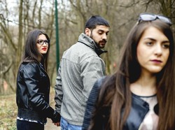 Kondisi Psikologis yang Bikin Istri Emosional Saat Labrak Pelakor