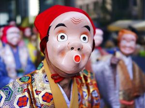 Unik! Seniman Jepang Pamerkan Topeng Tradisional di Festival Konpira