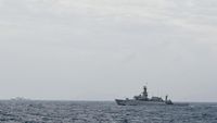 KRI Usman Harun dan F16 Hilir Mudik di Laut Natuna