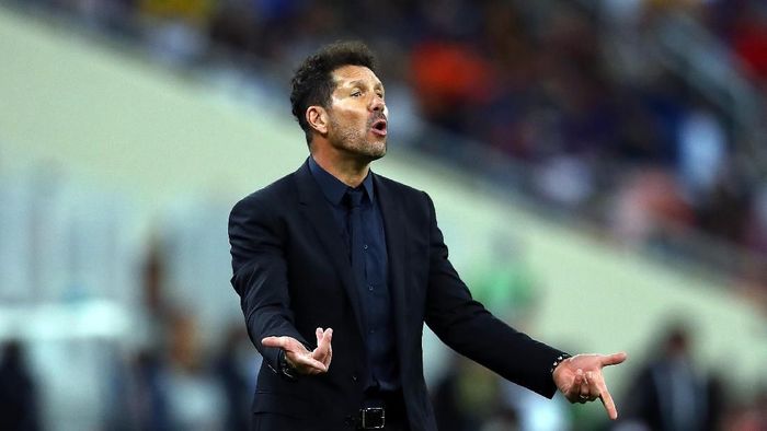 Diego Simeone JEDDAH, SAUDI ARABIA - JANUARY 09: Athletico Madrid Manager Diego Simeone gestures during the Supercopa de Espana Semi-Final match between FC Barcelona and Club Atletico de Madrid at King Abdullah Sports City on January 09, 2020 in Jeddah, Saudi Arabia. (Photo by Francois Nel/Getty Images)