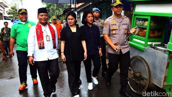 Dua Anggota DPR Termuda Tinjau Lokasi Terdampak Banjir