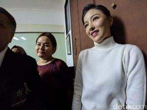 Foto-Video Muncul di @digeeembok, Pramugari Siwi Curigai Orang Dekat Foto-Video Muncul di @digeeembok, Pramugari Siwi Curigai Orang Dekat