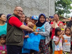 Pertamina Foundation Beri Bantuan untuk Ibu-ibu & Balita Korban Banjir