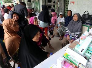 Warga Pondok Gede Permai Mulai Terjangkit Penyakit Pascabanjir Warga Pondok Gede Permai Mulai Terjangkit Penyakit Pascabanjir