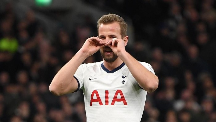 LONDON, ENGLAND - DECEMBER 22: Harry Kane of Tottenham Hotspur reacts  during the Premier League match between Tottenham Hotspur and Chelsea FC at Tottenham Hotspur Stadium on December 22, 2019 in London, United Kingdom. (Photo by Michael Regan/Getty Images)