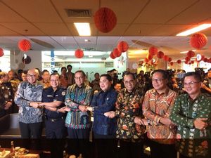 Momen Erick, Budi Karya hingga Anies Gandengan Kawinkan MRT-KAI