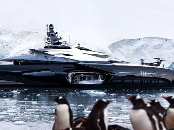 Foto Yacht yang Mirip Pesawat Ruang Angkasa dan Kapal Perang
