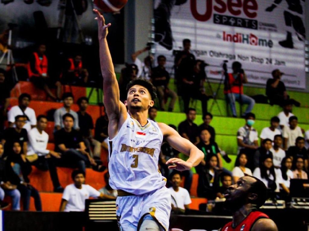 Bima Perkasa Dikalahkan Louvre Surabaya di Laga Perdana IBL Bima Perkasa Dikalahkan Louvre Surabaya di Laga Perdana IBL