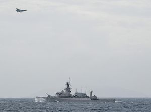 54 Personel KRI Teluk Jakarta yang Karam Selamat, Sudah Dievakuasi ke Surabaya 54 Personel KRI Teluk Jakarta yang Karam Selamat, Sudah Dievakuasi ke Surabaya