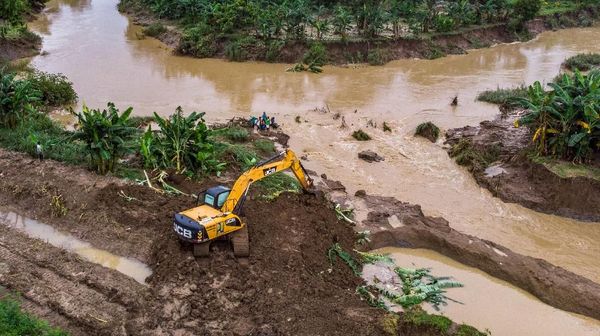 Tanggul Jebol di Demak Mulai Diperbaiki