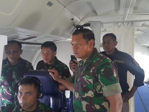 3 Kapal Perang RI Usir 30 Kapal Ikan Asing dari Natuna 3 Kapal Perang RI Usir 30 Kapal Ikan Asing dari Natuna