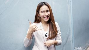 Pose Baru Ayu Ting Ting
