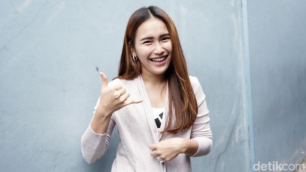 Pose Baru Ayu Ting Ting