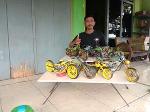 Melihat Pembuatan Miniatur Moge dari Sampah Plastik di Lamongan Melihat Pembuatan Miniatur Moge dari Sampah Plastik di Lamongan