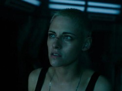 Aksi Menegangkan Kristen Stewart di Underwater