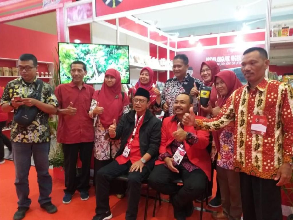 Beras Organik dari Ngawi Diminati Pengunjung dalam Rakernas I PDIP Beras Organik dari Ngawi Diminati Pengunjung dalam Rakernas I PDIP