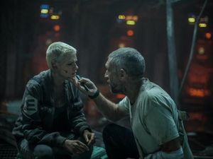 Kristen Stewart Bawa Beban Puluhan Kilo Sambil Berlari dari Monster