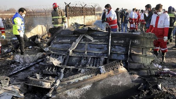 Melihat Lagi Puing Pesawat Ukraina yang Ditembak Rudal Iran