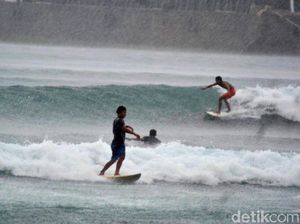 Awas Gelombang Tinggi, Ini Titik Larangan Berenang di Pangandaran Awas Gelombang Tinggi, Ini Titik Larangan Berenang di Pangandaran