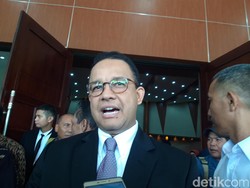 Mendagri Bisa Pecat Gubernur di Draf Omnibus Law, Anies Pilih Pasif