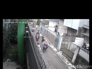 Pembacokan Brutal di Bandung, Pemotor Bacok Pengendara Lain