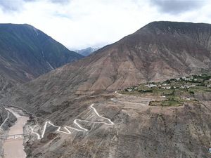 China Bangun 43.000 Km Jalan Desa dalam 5 Tahun