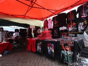 Pedagang Pernak-pernik Ramaikan Rakernas PDIP