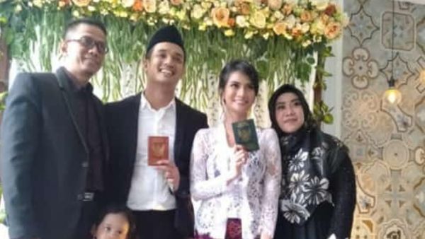 Senyum Semringah Vanessa Angel Resmi Nikah