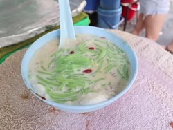 Selalu Diantre Pembeli, Penjual Cendol Ini Raih Omzet Jutaan Rupiah