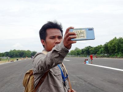 Jelang Pendaratan Perdana, Landasan Bandara Ngloram Jadi Lokasi Selfie