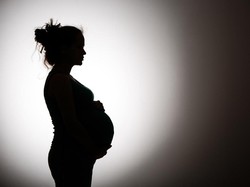 Benarkah Ibu Hamil Dilarang Gunting Kuku? Cek Faktanya di Sini