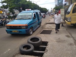 Cerita Pemilik Toko Ban soal Pencurian Penutup Gorong-gorong di Depok