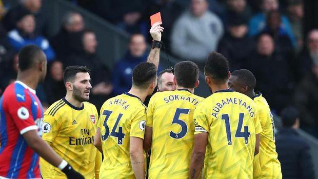 Aubameyang dikartu merah