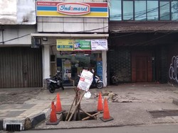 Penutup Gorong-gorong di Depan Indomaret Margonda Ini Juga Dicuri