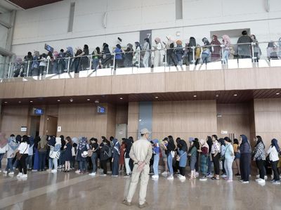 Antrean Panjang Fans Tak Sabar Nonton SuJu