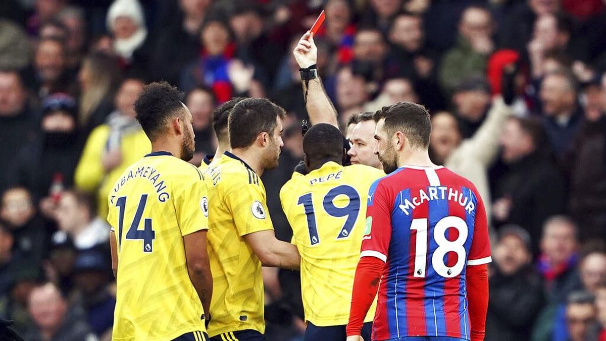 Manajer Arsenal Mikel Arteta minta maaf atas kartu merah Pierre-Emerick Aubameyang. (Foto: Tess Derry / PA via AP)