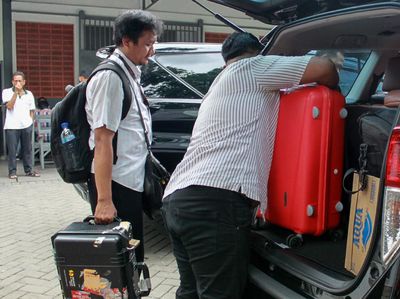 KPK Geledah Rumah Bupati Sidoarjo