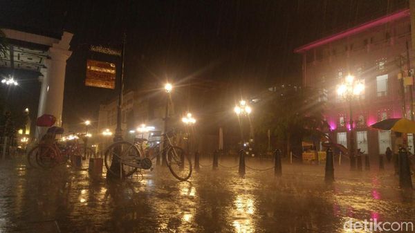 Foto: Kota Romantis Paris? Bukan, Ini Kota Lama Semarang