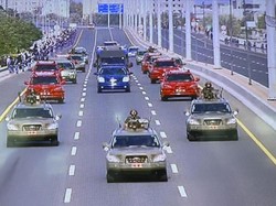 Iring-iringan yang Mengantarkan Mendiang Sultan Qaboos ke Pemakaman