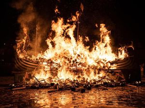 Potret Festival Bakar-bakaran Kapal ala Viking Potret Festival Bakar-bakaran Kapal ala Viking
