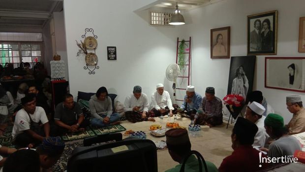 Pengajian tujuh harian kepergian Ria Irawan
